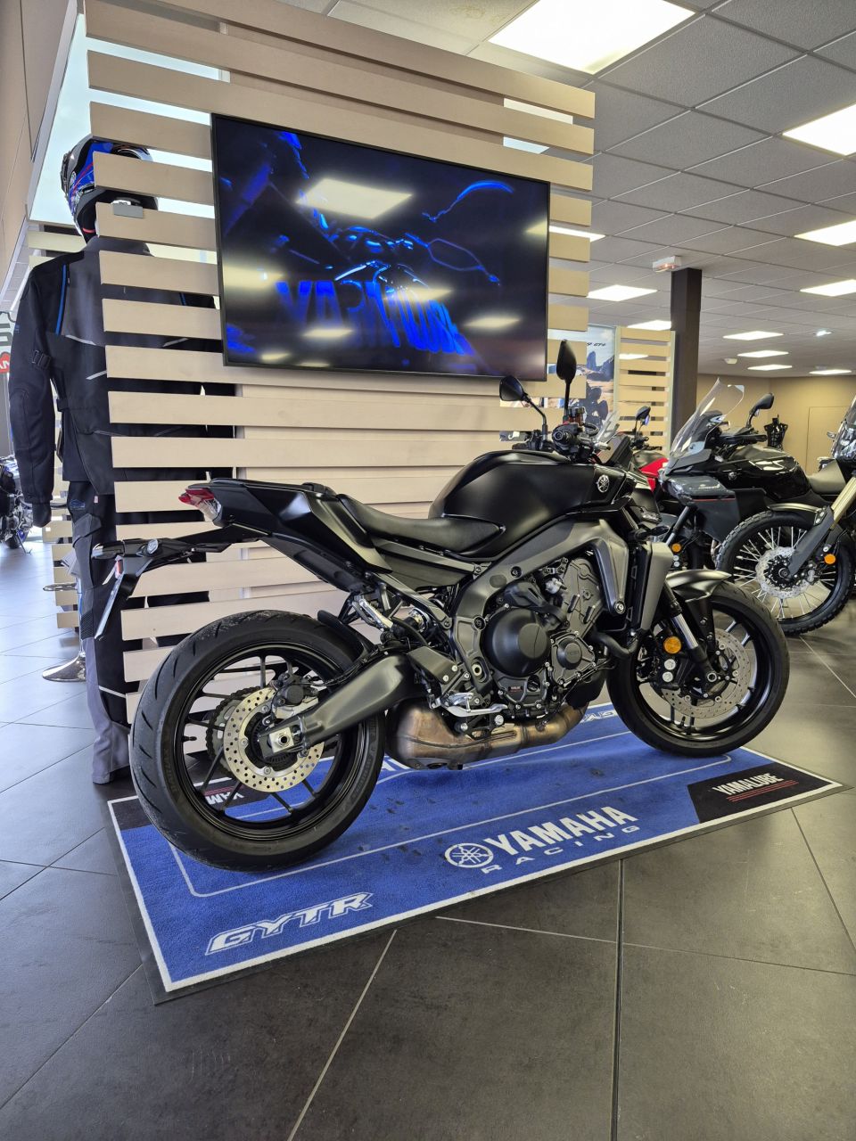 YAMAHA MT-09  Y-AMT 4