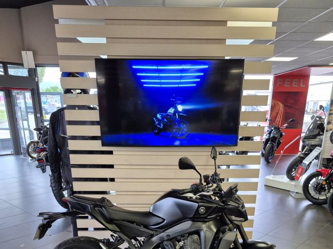 YAMAHA MT-09  Y-AMT 4