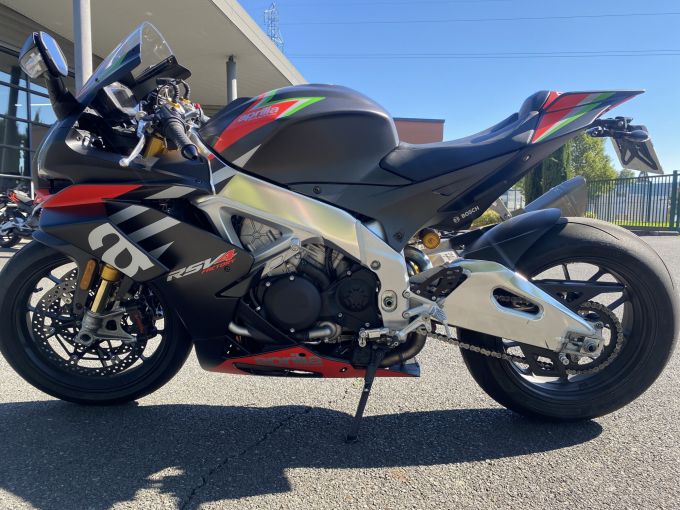 APRILIA RSV4 1100 FACTORY 4