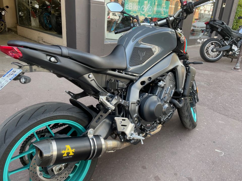 YAMAHA MT-09 4