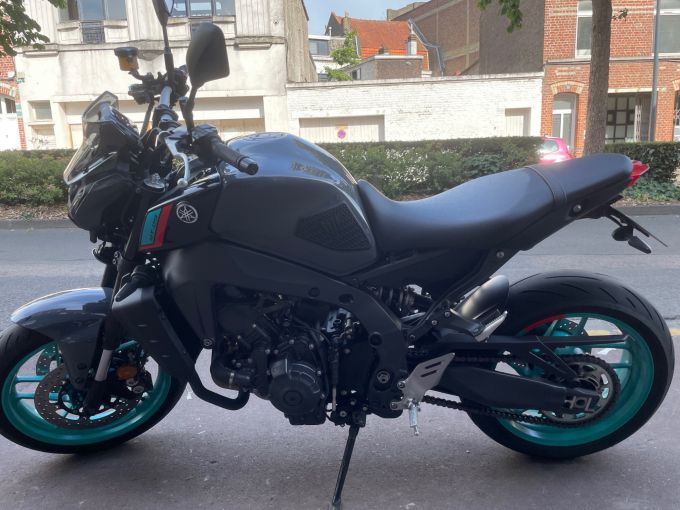 YAMAHA MT 09 4