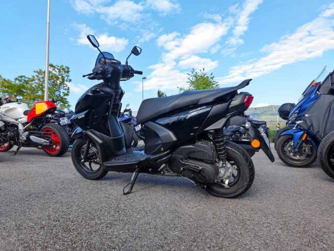 YAMAHA RayZR 125 4