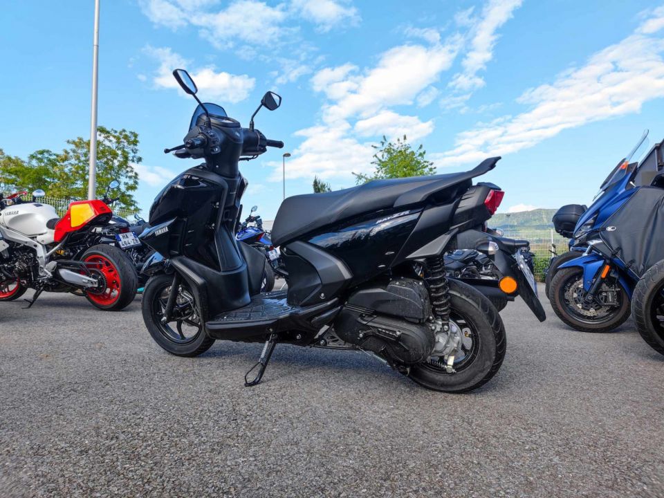 YAMAHA RayZR 125 4