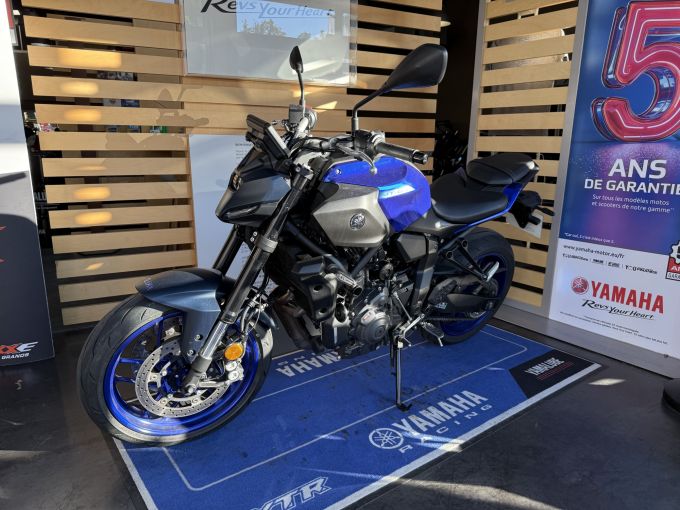 YAMAHA MT-07 4