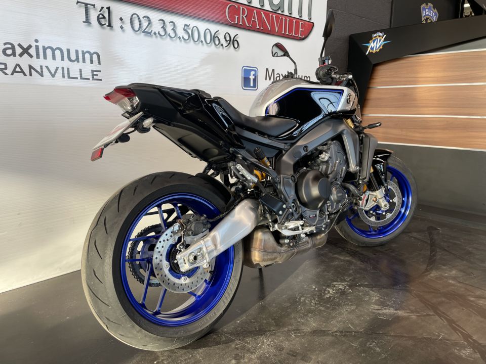 YAMAHA MT-09 SP 4
