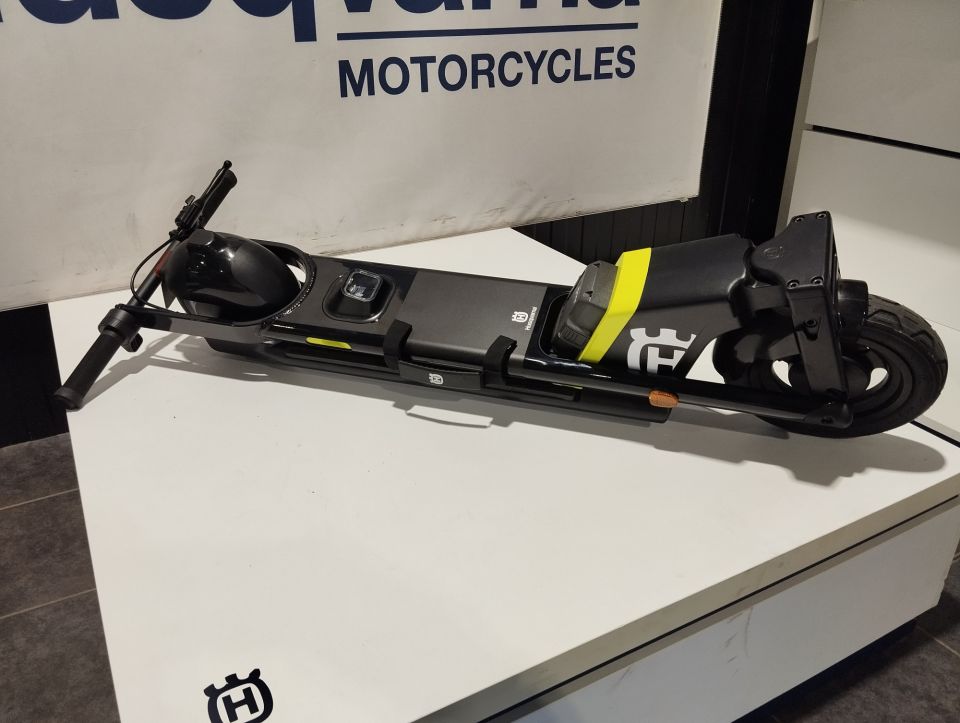 HUSQVARNA HUSQVARNA TROTTINETTE SKUTTA 4