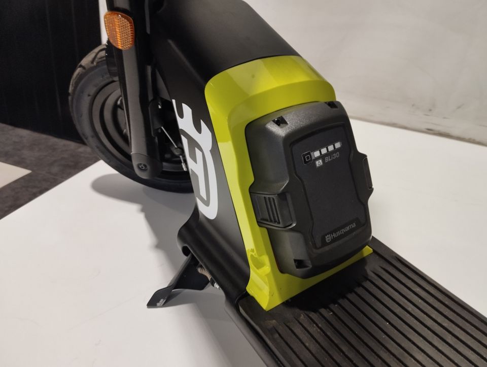 HUSQVARNA HUSQVARNA TROTTINETTE SKUTTA 4