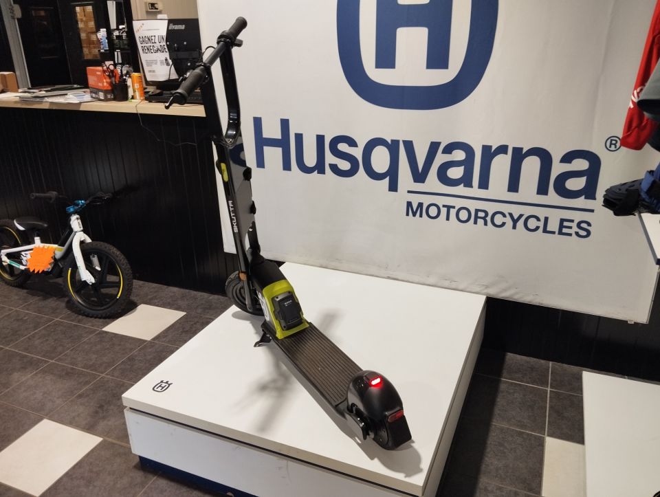 HUSQVARNA HUSQVARNA TROTTINETTE SKUTTA 4