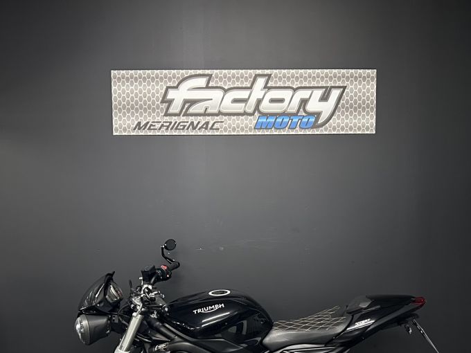 TRIUMPH STREET TRIPLE 660 S 4