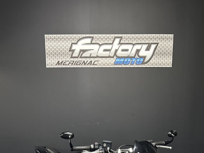 TRIUMPH STREET TRIPLE 660 S 4