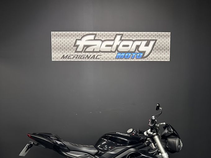 TRIUMPH STREET TRIPLE 660 S 4