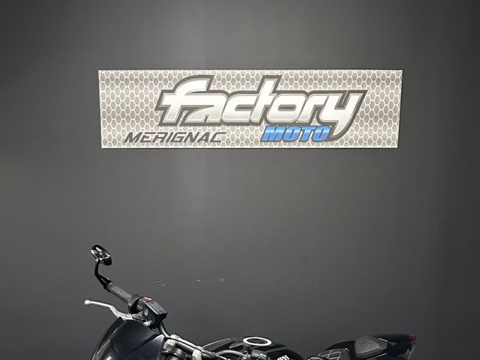 TRIUMPH STREET TRIPLE 660 S 4