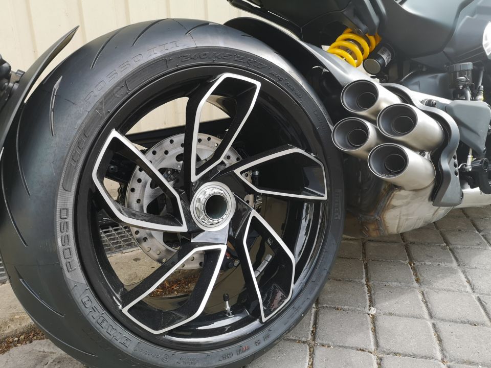 DUCATI DIAVEL V4 4