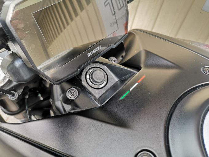 DUCATI DIAVEL V4 4