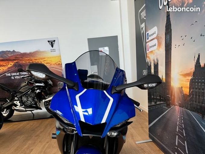 YAMAHA YZF 1000 R1 4
