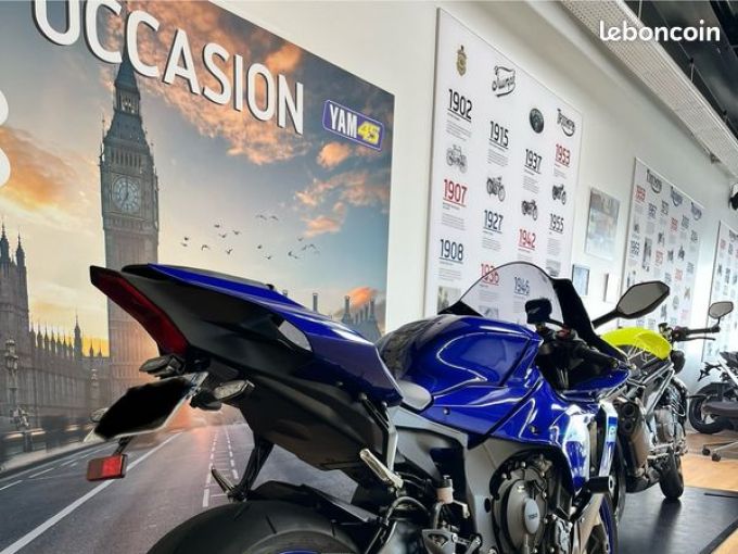 YAMAHA YZF 1000 R1 4