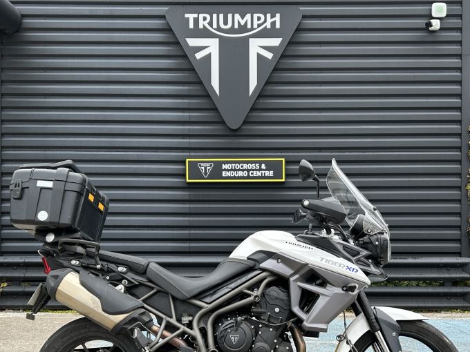 TRIUMPH TIGER 800 XR 4