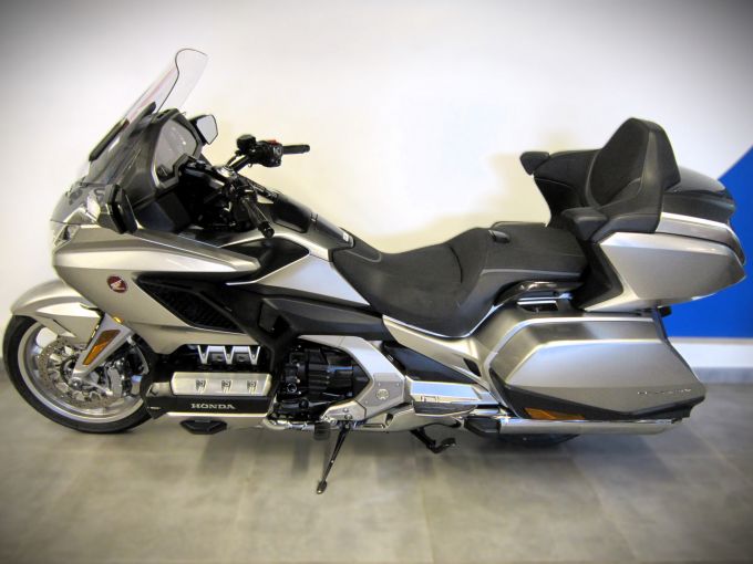 HONDA GL 1800 GOLDWING DCT 4