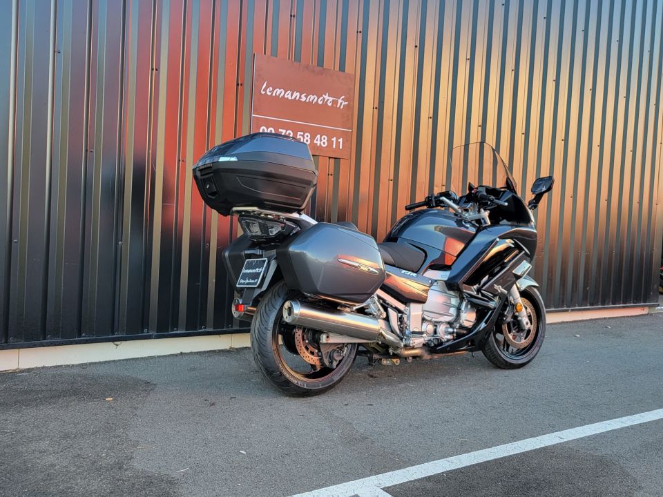 YAMAHA FJR 1300A 4