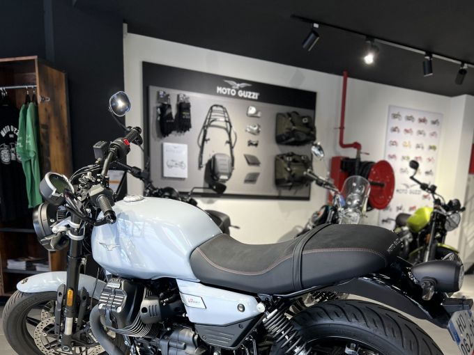 MOTO GUZZI V7 SPORT 4