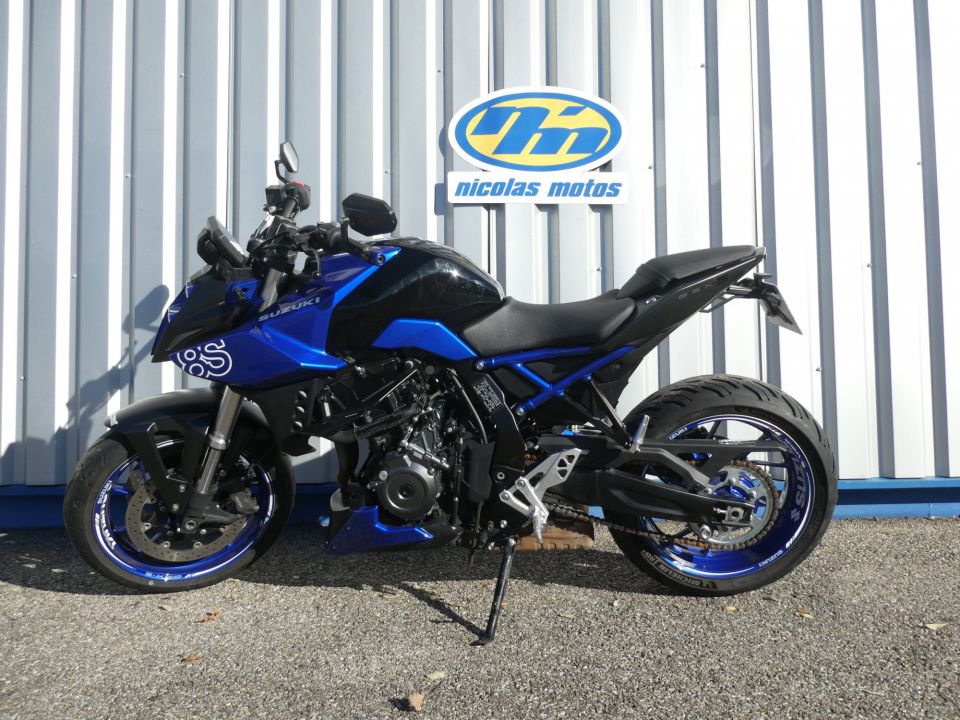 SUZUKI GSX-8S 4