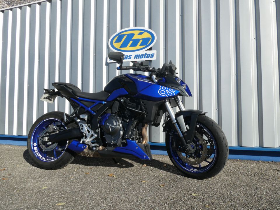 SUZUKI GSX-8S 4