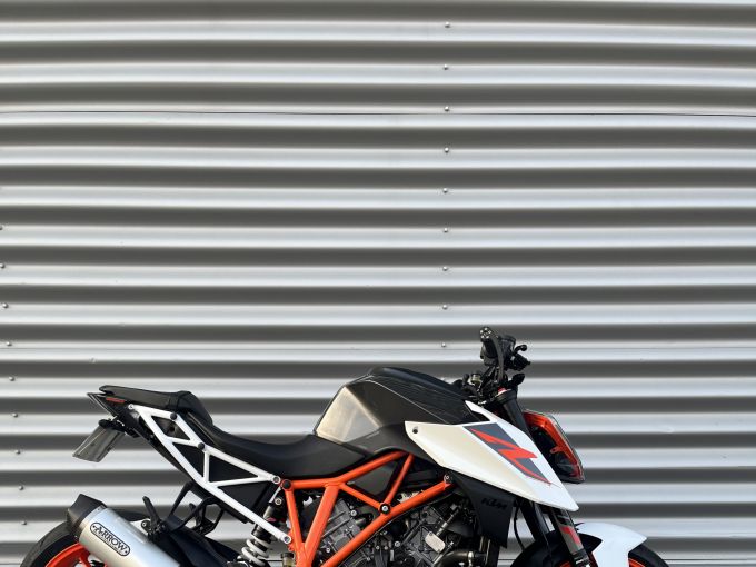 KTM 1290 SUPER DUKE R 4