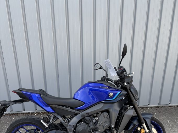 YAMAHA MT-09 4
