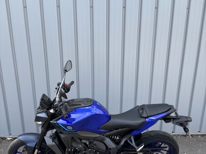 YAMAHA MT-09 4