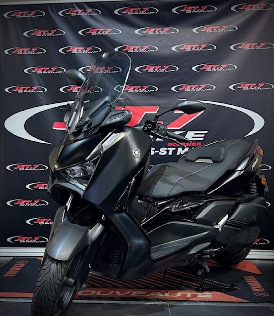 YAMAHA XMAX 300 Tech Max 4