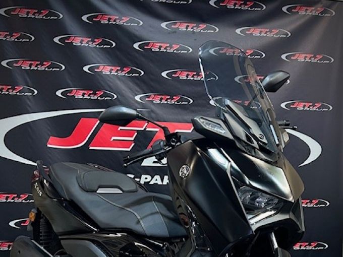 YAMAHA XMAX 300 Tech Max 4