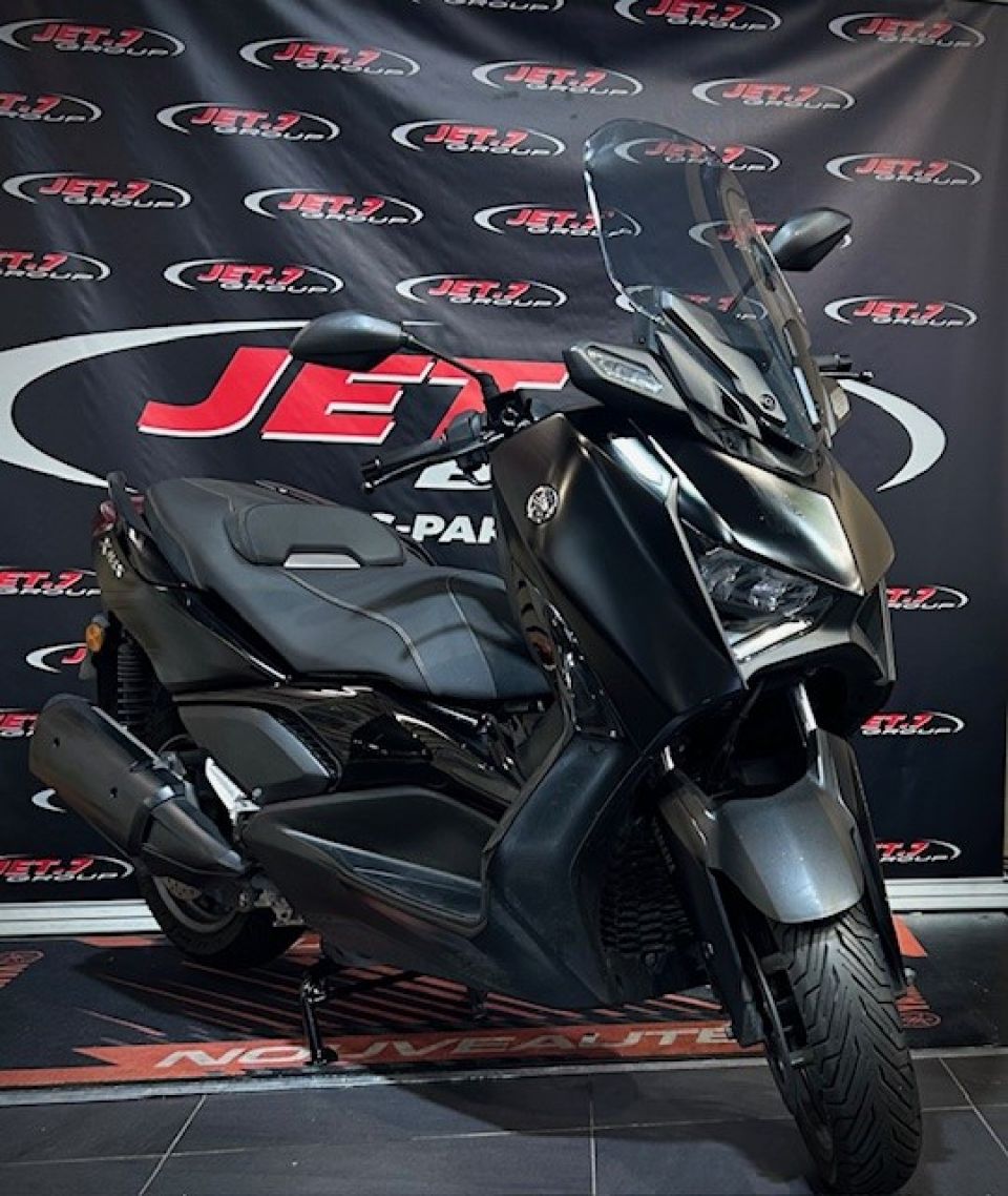 YAMAHA XMAX 300 Tech Max 4