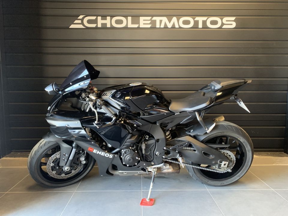 YAMAHA YZF 1000 R1 4