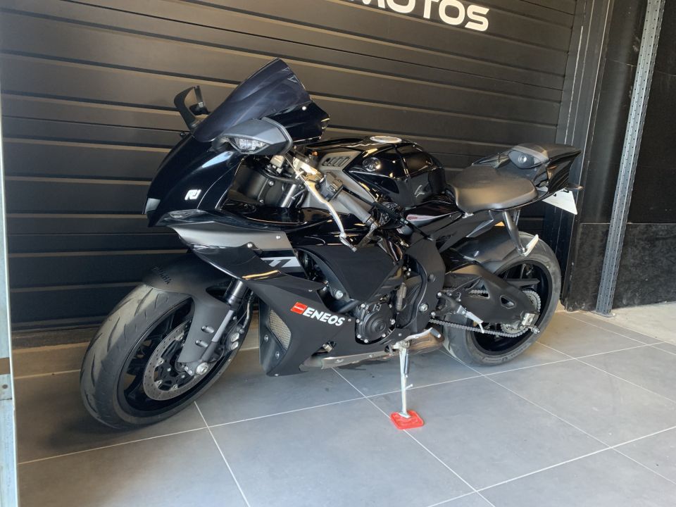 YAMAHA YZF 1000 R1 4