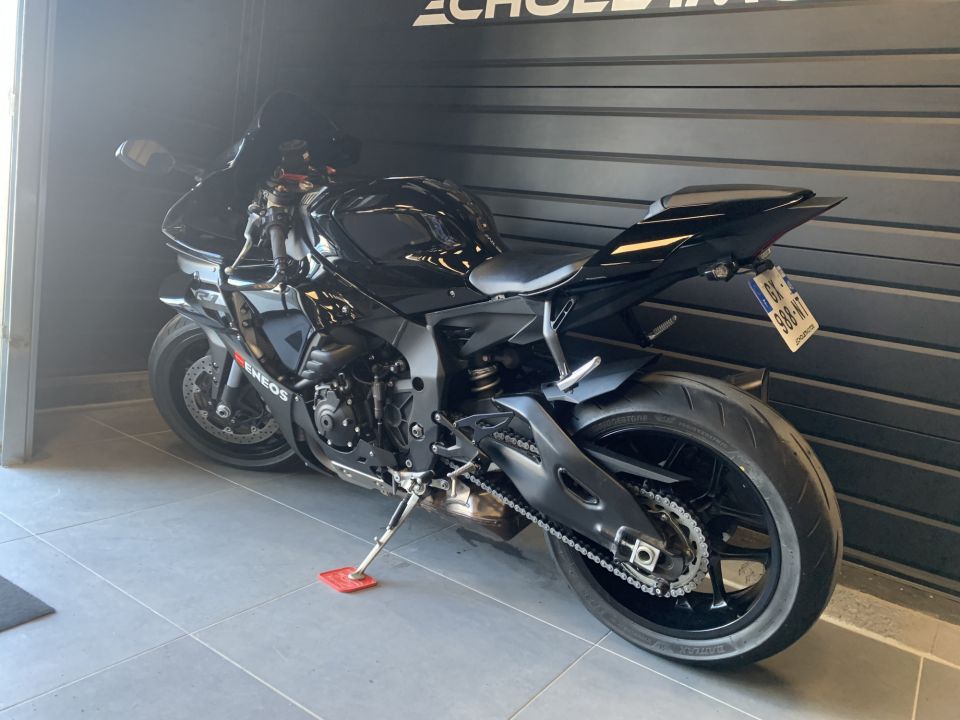 YAMAHA YZF 1000 R1 4