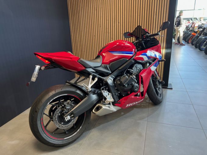 HONDA CBR650R 4
