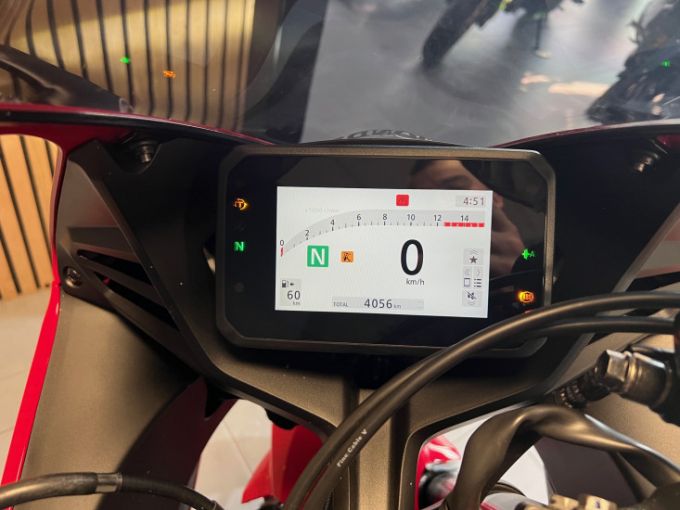 HONDA CBR650R 4