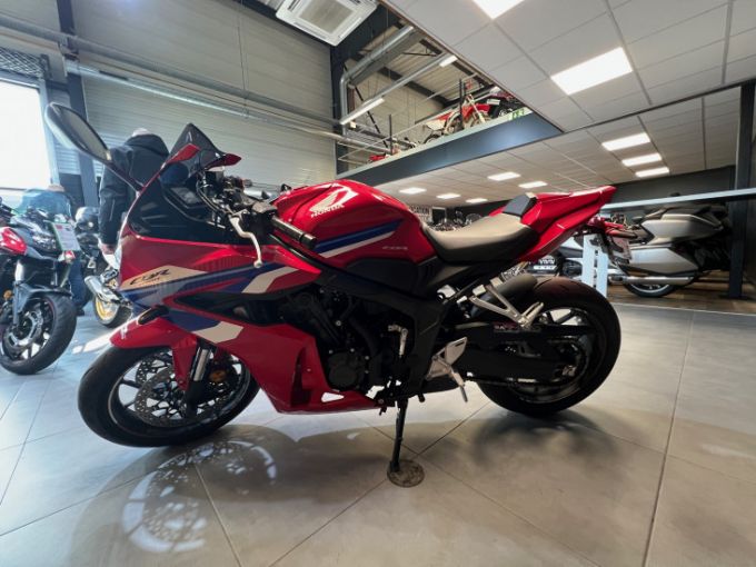 HONDA CBR650R 4