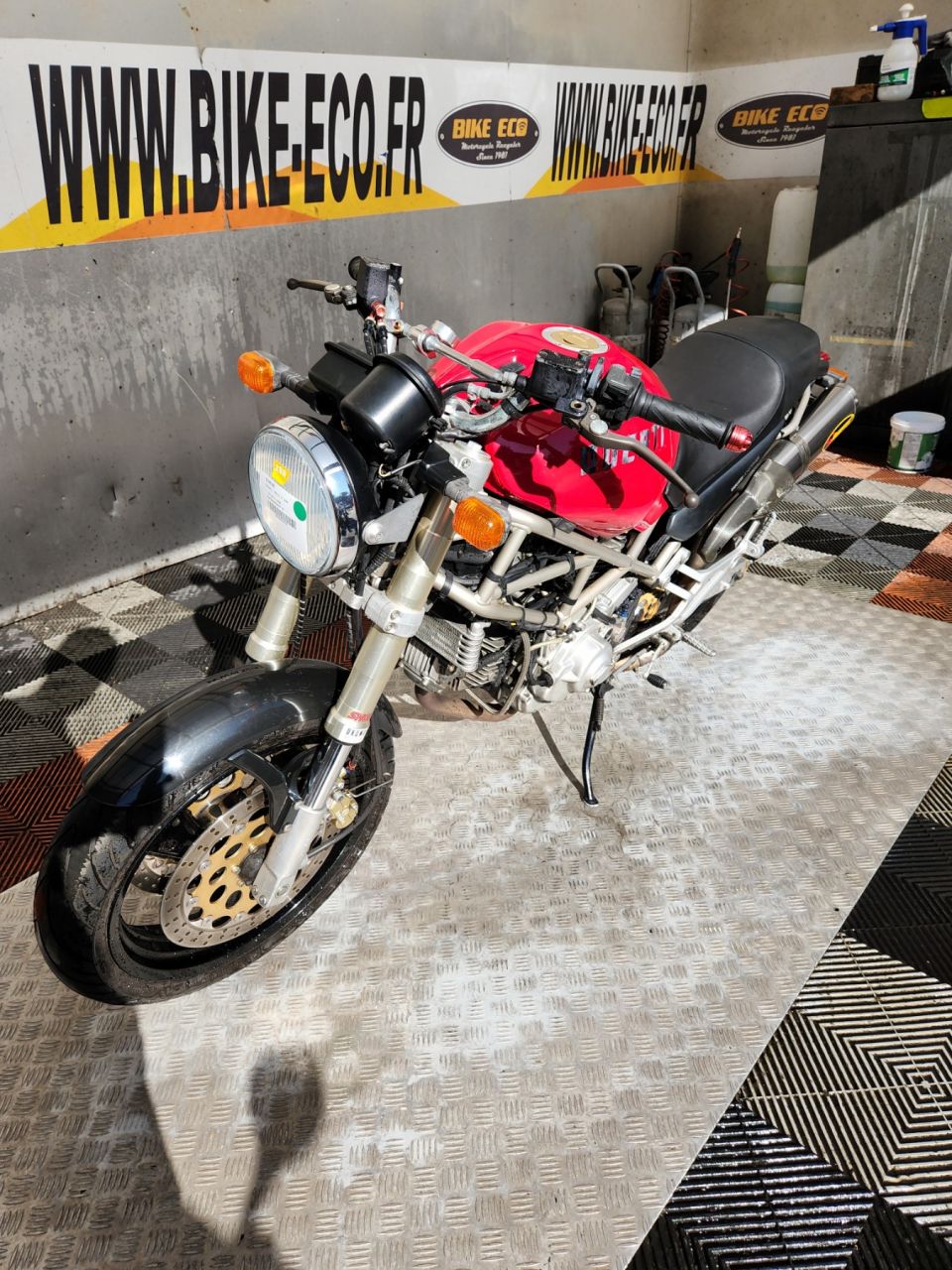 DUCATI 900 MONSTER 4
