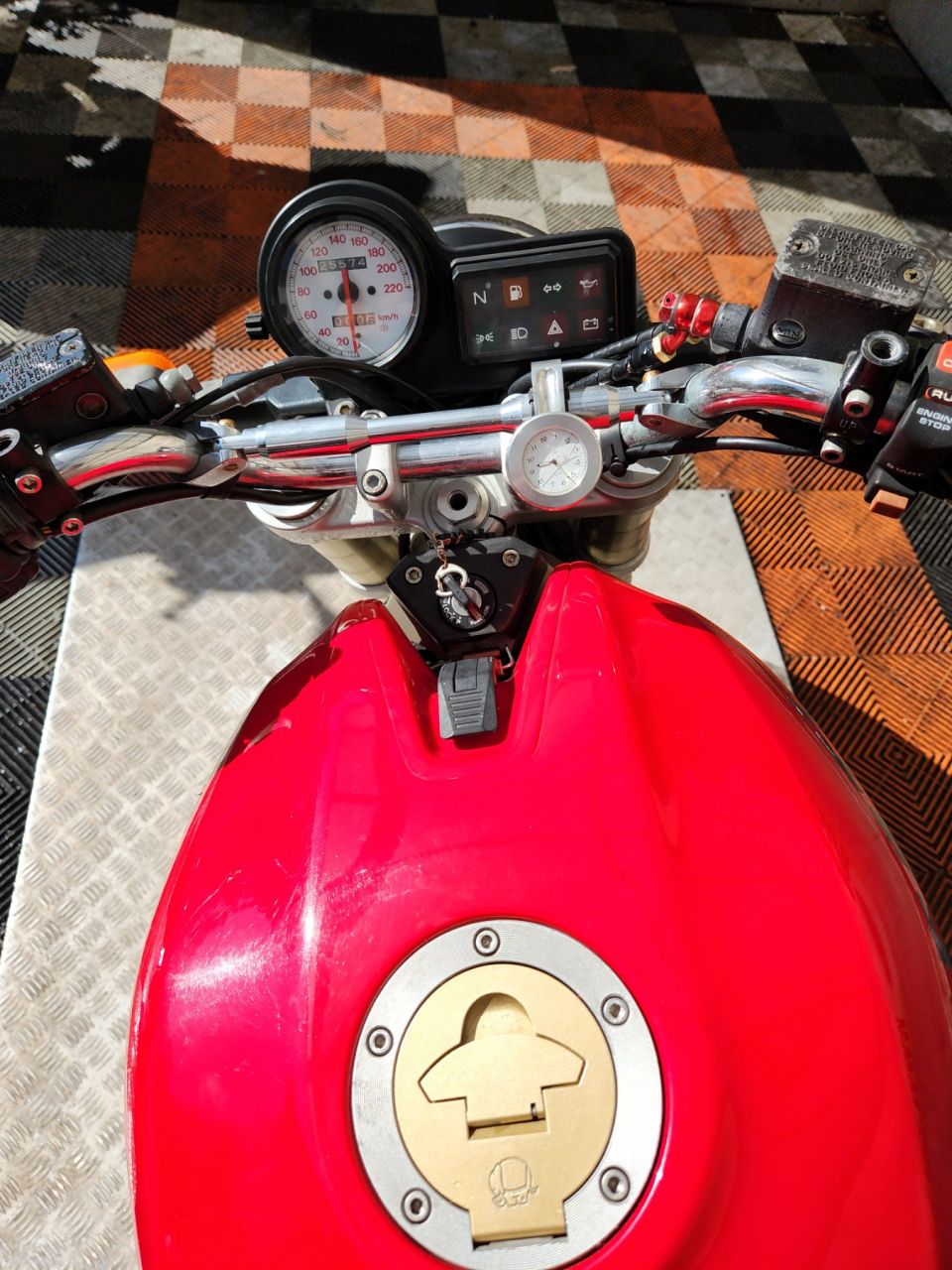DUCATI 900 MONSTER 4