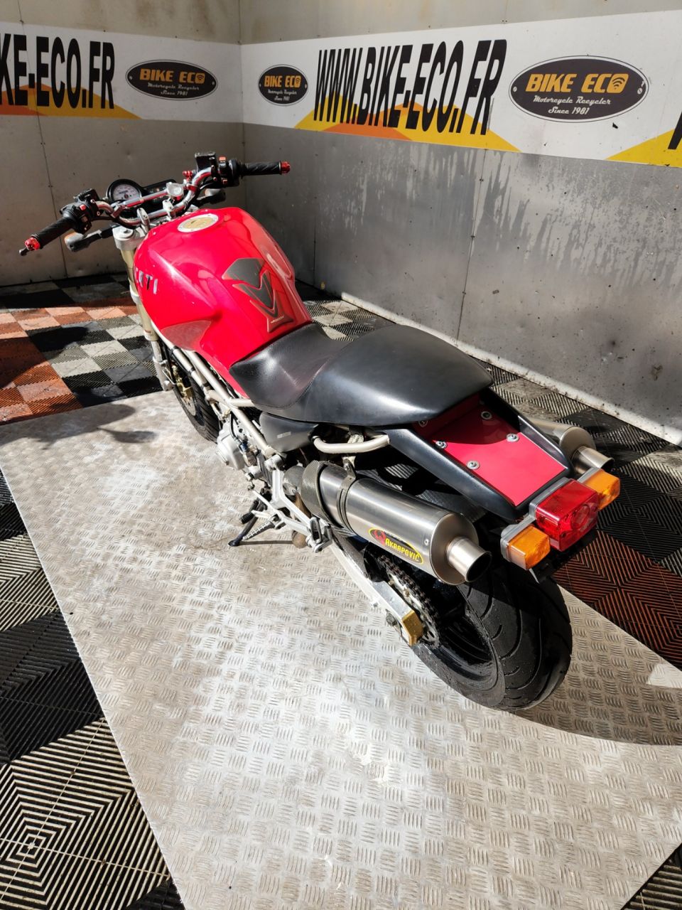 DUCATI 900 MONSTER 4