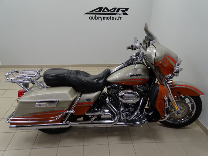 HARLEY-DAVIDSON TOURING ELECTRA GLIDE 1800 ULTRA CLASSIC CVO 105th ANNIVERSAIRE 4