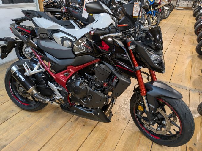 HONDA CB 750 HORNET 4