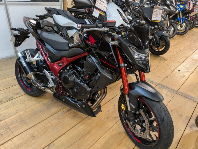 HONDA CB 750 HORNET 4