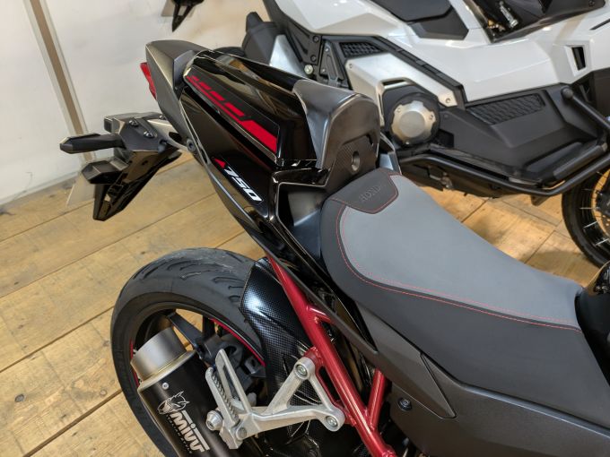 HONDA CB 750 HORNET 4