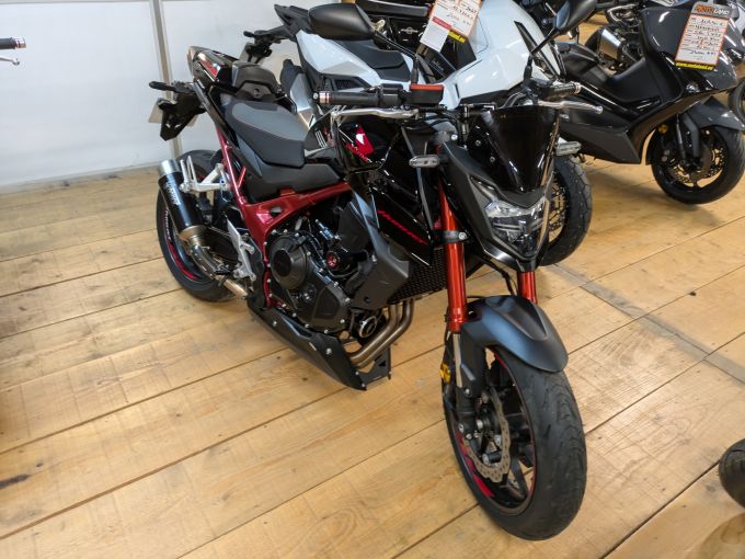 HONDA CB 750 HORNET 4