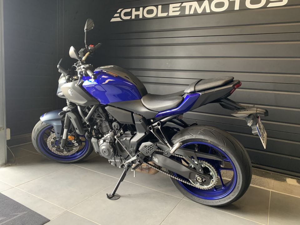 YAMAHA MT-07 4