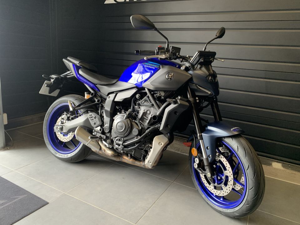 YAMAHA MT-07 4