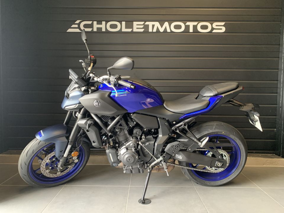 YAMAHA MT-07 4