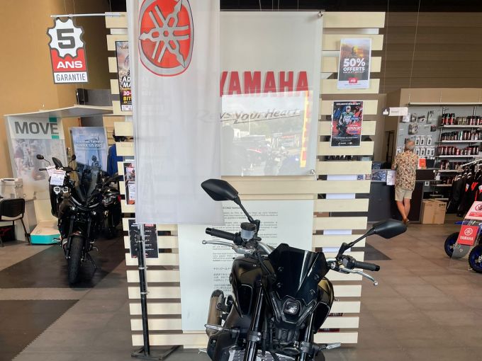 YAMAHA MT-09 4